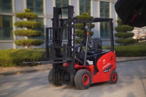 Common Signs Your Forklift Needs a Service
