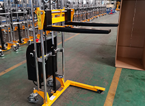 Hand stacker with straddle legs