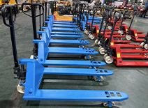 Manual pallet trucks and galvanized pallet trucks are being shipped to Thailand